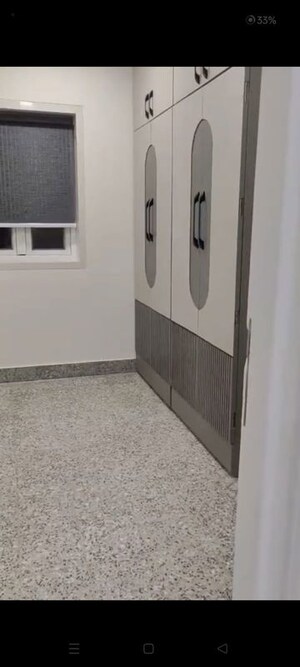 Room in 2 BHK Apartment at Cuffe Parade – for Rent