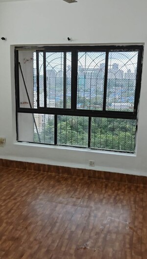 Room in 3 BHK Apartment at Lokhandwala Whispering Palms, Kandivali East – for Rent