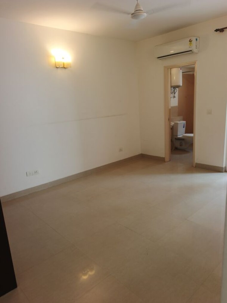 Room, emaar-emerald-floors-premier 4 Bedroom 1975 Sq.Ft. Apartment In Sector 65 Gurgaon 10692248