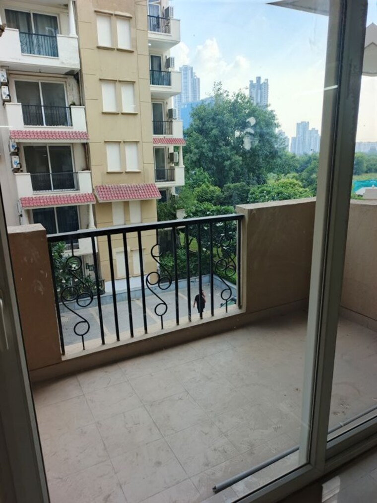Balcony, emaar-emerald-floors-premier 4 Bedroom 1975 Sq.Ft. Apartment In Sector 65 Gurgaon 10692248