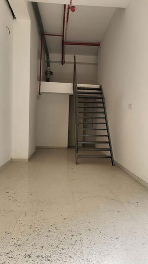  Shop For Rent in Dadar East
