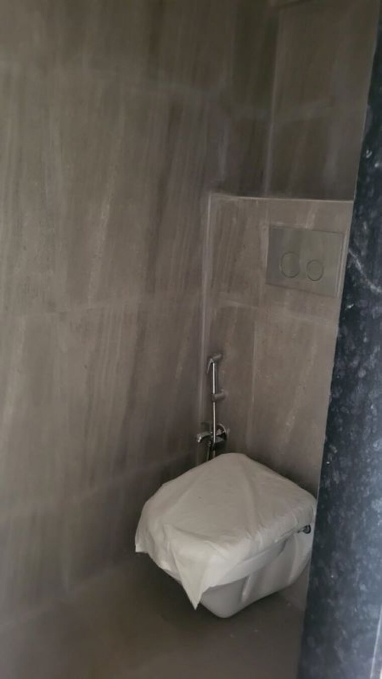 Bathroom, dadar east Commercial Shop 250 Sq.Ft. In Dadar East Mumbai 10692274