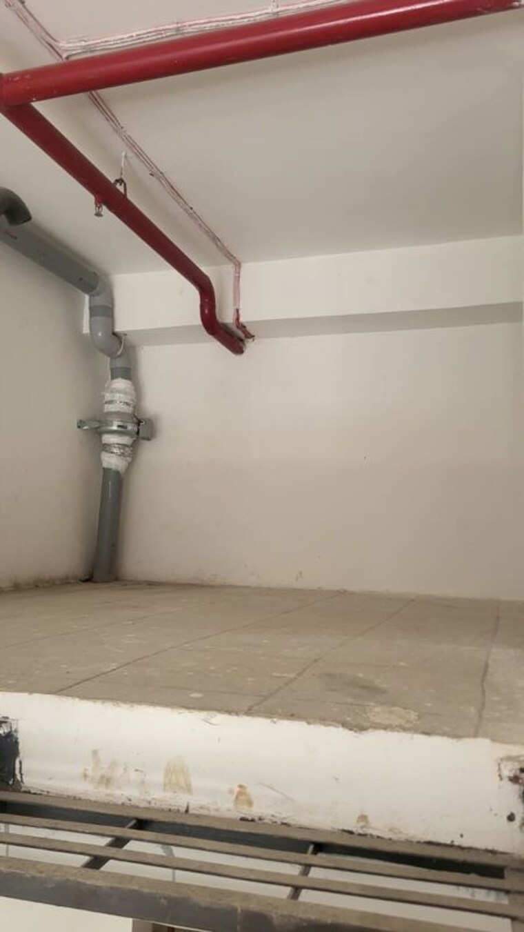 Room, dadar east Commercial Shop 250 Sq.Ft. In Dadar East Mumbai 10692274