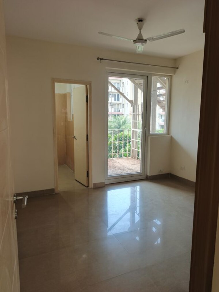 Room, emaar-emerald-floors-premier 3.5 Bedroom 1600 Sq.Ft. Apartment In Sector 65 Gurgaon 10692271