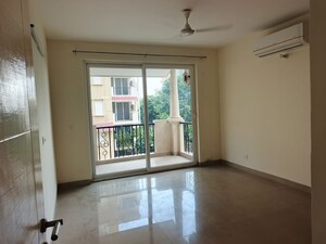Room in 3.5 BHK Apartment at Emaar Emerald Floors Premier, Sector 65 – for Rent