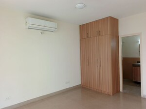 Room in 3.5 BHK Apartment at Emaar Emerald Floors Premier, Sector 65 – for Rent