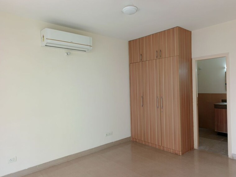 Room, emaar-emerald-floors-premier 3.5 Bedroom 1600 Sq.Ft. Apartment In Sector 65 Gurgaon 10692271