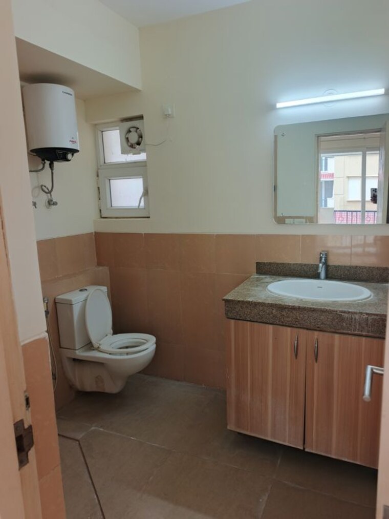 Bathroom, emaar-emerald-floors-premier 3.5 Bedroom 1600 Sq.Ft. Apartment In Sector 65 Gurgaon 10692271