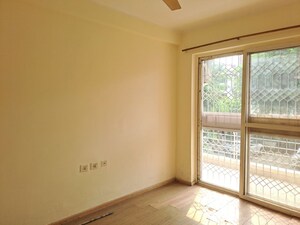 Room in 3.5 BHK Builder Floor at Orchid Island, Sector 51 – for Sale