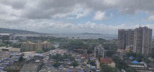 Plot Area in 2 BHK Apartment at Ashok Towers, Parel – for Rent