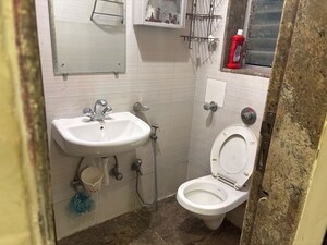 Bathroom in 3 BHK Apartment at Mumbai Central Suburbs – for Rent