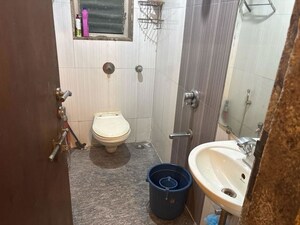 Bathroom in 3 BHK Apartment at Mumbai Central Suburbs – for Rent