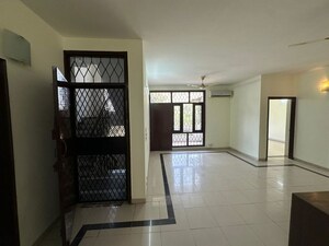Room in 3 BHK Builder Floor at Ardee City, Sector 52 – for Sale