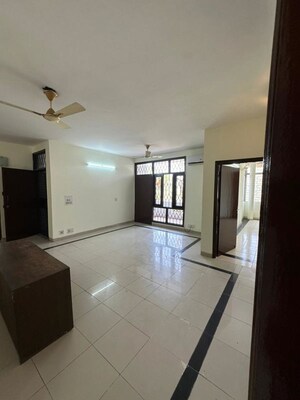 Room in 3 BHK Builder Floor at Ardee City, Sector 52 – for Sale