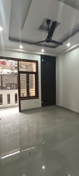 Room in 3 BHK Builder Floor at RPS Palm Drive, Sector 88 – for Sale