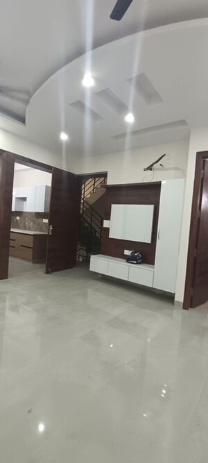 3 BHK Builder Floor For Sale in RPS Palm Drive, Sector 88