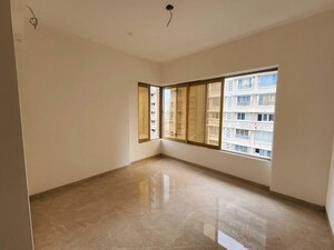 Room in 3 BHK Apartment at Mumbai Central Suburbs – for Rent