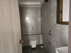 Bathroom in 3 BHK Apartment at Mumbai Central Suburbs – for Rent