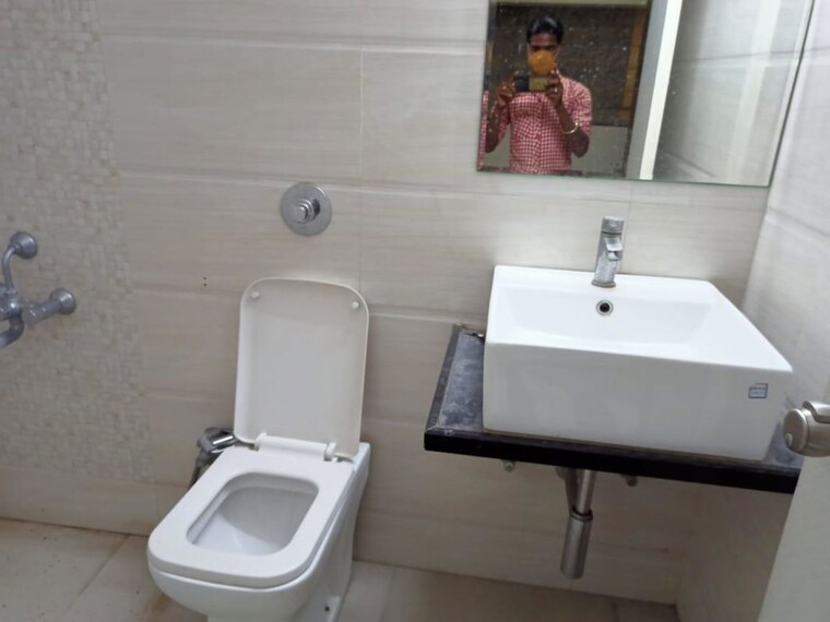 Bathroom, gera-gardens 2 Bedroom 1000 Sq.Ft. Apartment In Koregaon Park Pune 10692349