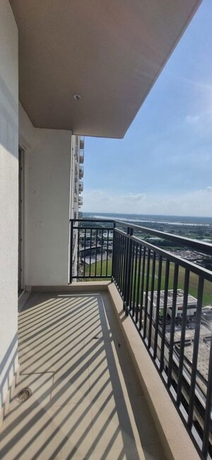2 BHK Apartment For Sale in Eldeco Live By The Greens, Sector 150