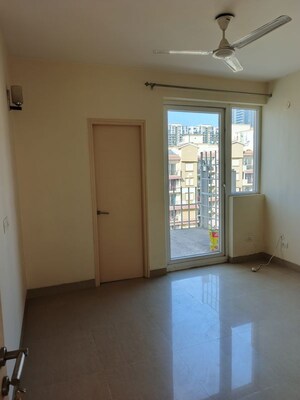 Room in 3.5 BHK Apartment at Emaar Emerald Floors Premier, Sector 65 – for Sale