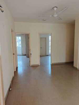Room in 3.5 BHK Apartment at Emaar Emerald Floors Premier, Sector 65 – for Sale