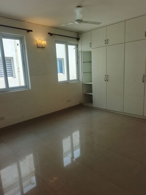 Room in 4 BHK Apartment at Emaar Emerald Floors Premier, Sector 65 – for Sale