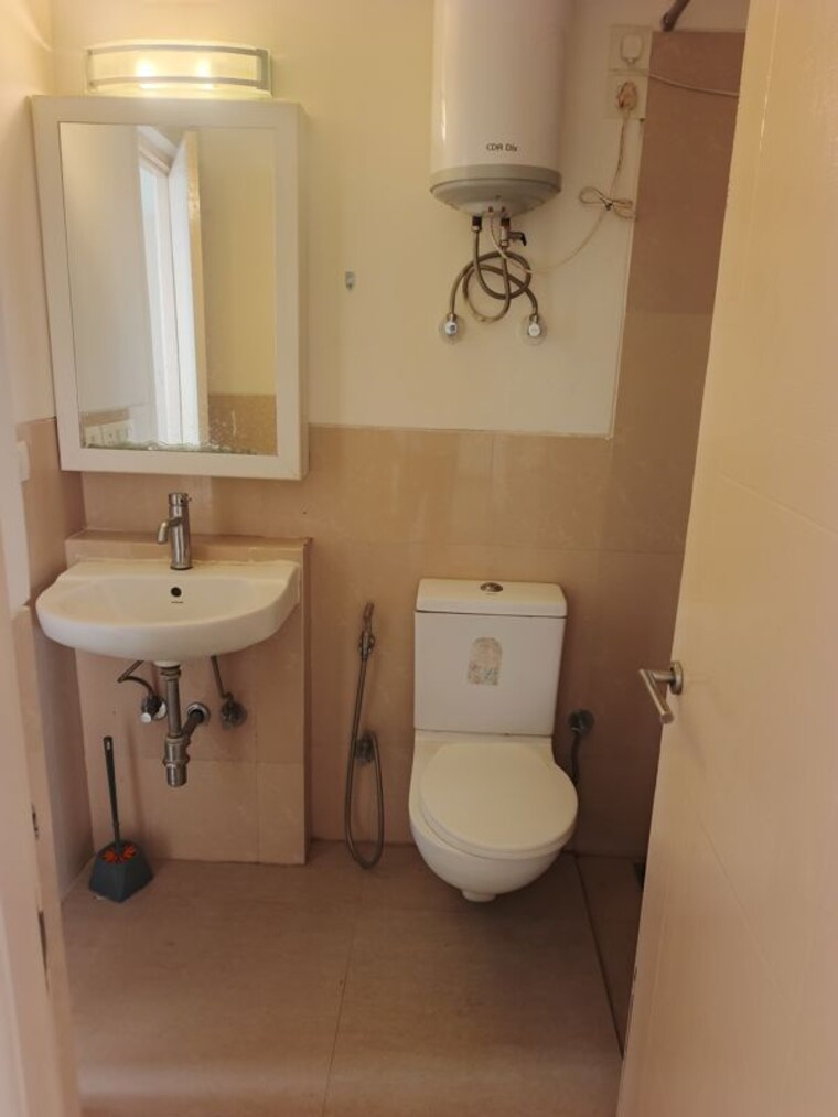 Bathroom, emaar-emerald-floors-premier 4 Bedroom 1975 Sq.Ft. Apartment In Sector 65 Gurgaon 10692382