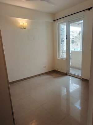 Room in 4 BHK Apartment at Emaar Emerald Floors Premier, Sector 65 – for Sale