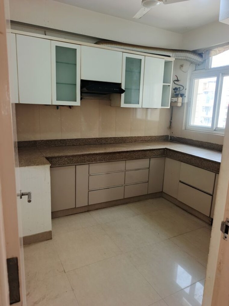 Kitchen, emaar-emerald-floors-premier 4 Bedroom 1975 Sq.Ft. Apartment In Sector 65 Gurgaon 10692382