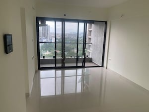 Room in 2 BHK Apartment at Kumar 47 East A, Magarpatta City – for Rent