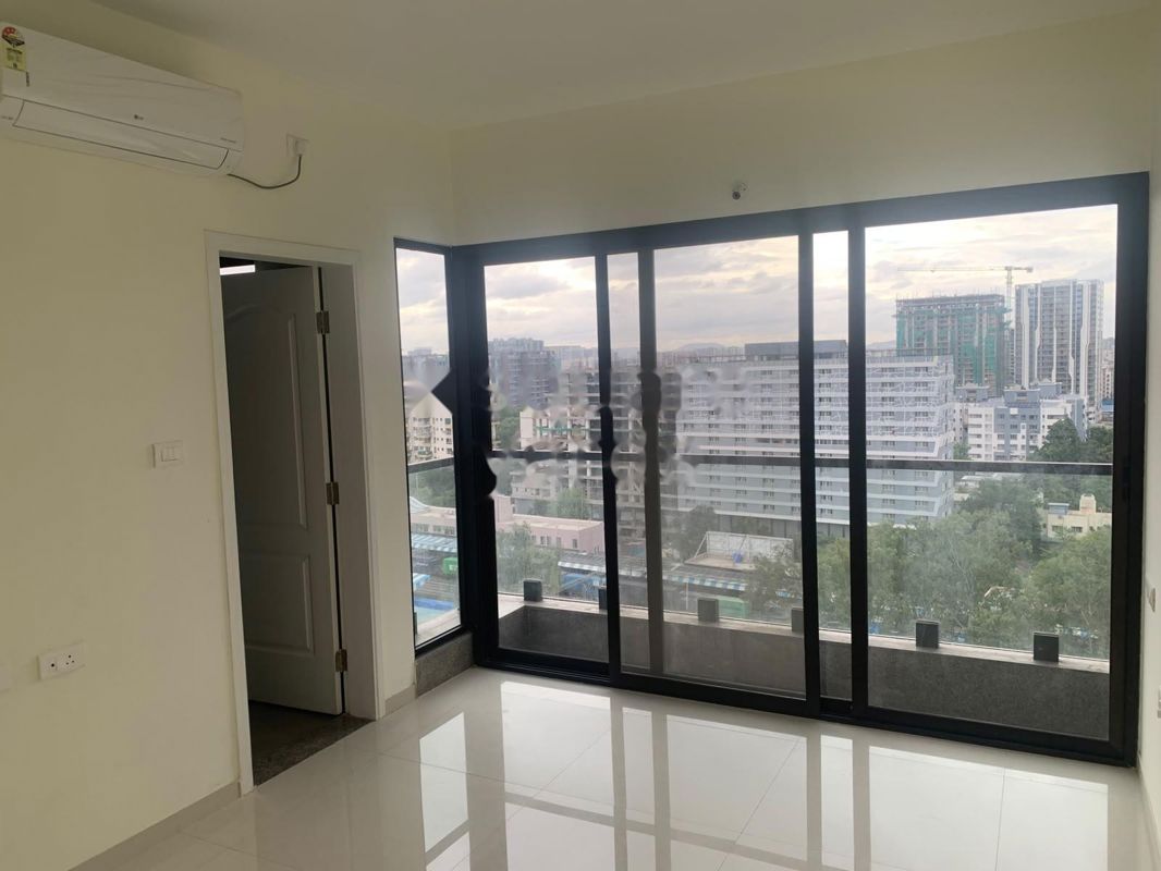 Room in 2 BHK Apartment at Kumar 47 East A, Magarpatta City – for Rent