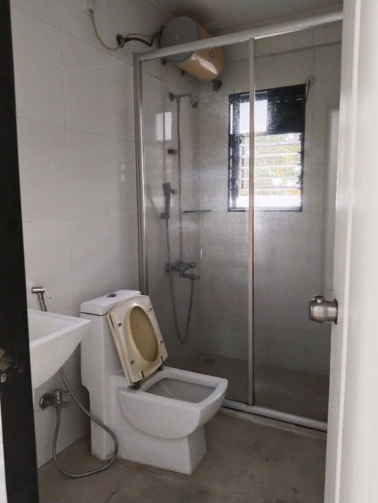 Bathroom, darode-jog-blossom-bouleward 4 Bedroom 1800 Sq.Ft. Apartment In Koregaon Park Pune 10692398