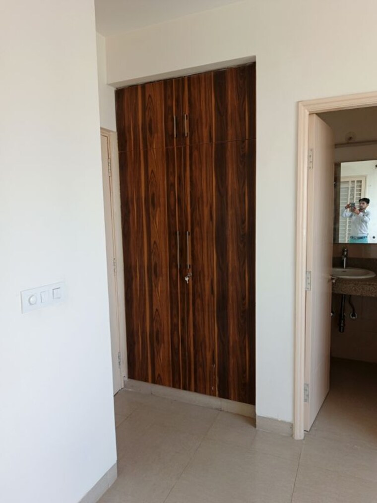 Room, emaar-emerald-floors-premier 3.5 Bedroom 1600 Sq.Ft. Apartment In Sector 65 Gurgaon 10692396