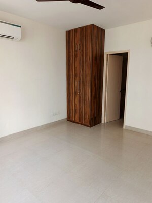 Room in 3.5 BHK Apartment at Emaar Emerald Floors Premier, Sector 65 – for Sale