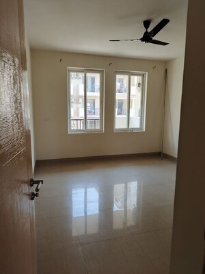 Room in 3.5 BHK Apartment at Emaar Emerald Floors Premier, Sector 65 – for Sale
