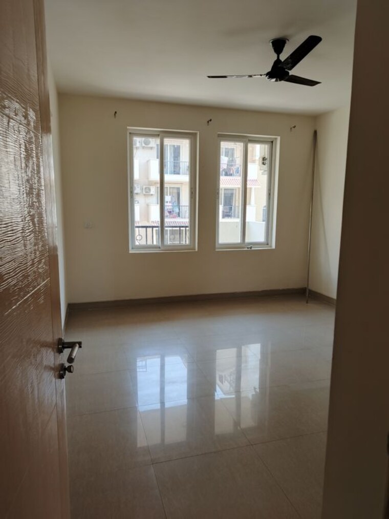 Room, emaar-emerald-floors-premier 3.5 Bedroom 1600 Sq.Ft. Apartment In Sector 65 Gurgaon 10692396