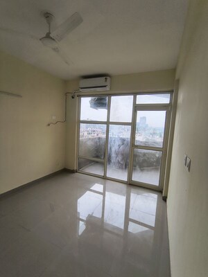 Room in 2 BHK Apartment at Pyramid Midtown, Sector 59 – for Rent