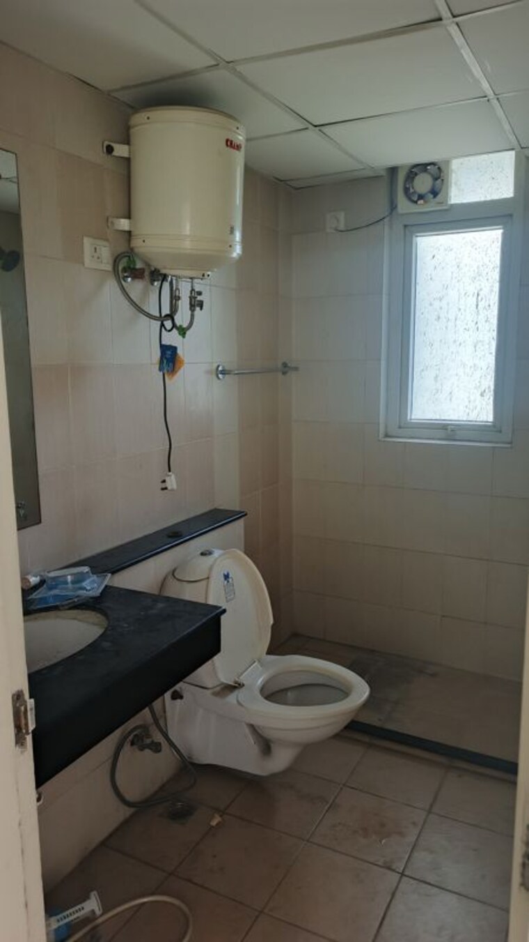 Bathroom, bptp-mansions-park-prime 2.5 Bedroom 1435 Sq.Ft. Apartment In Sector 66 Gurgaon 10692413