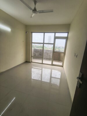 Room in 2 BHK Apartment at Pyramid Midtown, Sector 59 – for Rent