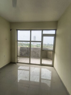 Room in 2 BHK Apartment at Pyramid Midtown, Sector 59 – for Rent