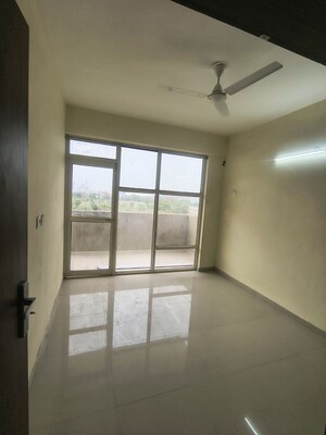 Room in 2 BHK Apartment at Pyramid Midtown, Sector 59 – for Rent