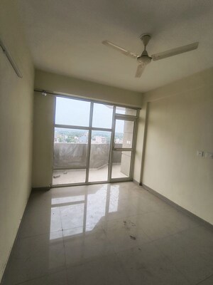 Room in 2 BHK Apartment at Pyramid Midtown, Sector 59 – for Rent