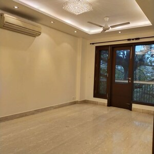 Room in 3 BHK Builder Floor at Nizamuddin East – for Rent