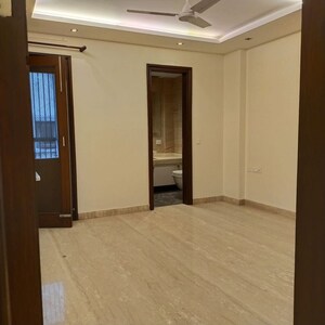 Room in 3 BHK Builder Floor at Nizamuddin East – for Rent
