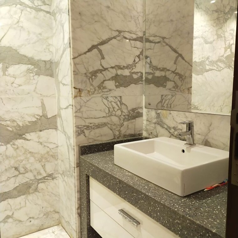 Bathroom, nizamuddin east 3 Bedroom 1800 Sq.Ft. Builder Floor In Nizamuddin East Delhi 10692451
