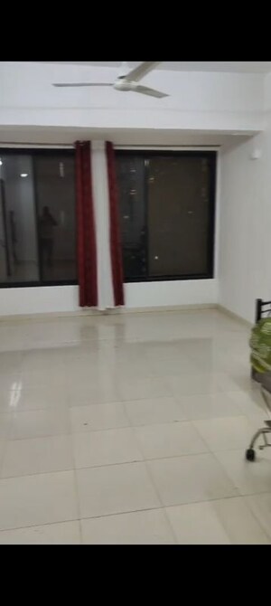 Room in 2 BHK Apartment at Jayant Sapphire, Prabhadevi – for Rent