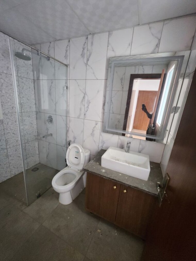 Bathroom, central-park-flower-valley-aqua-front-towers 3 Bedroom 1789 Sq.Ft. Apartment In Sohna Sector 33 Gurgaon 10692477