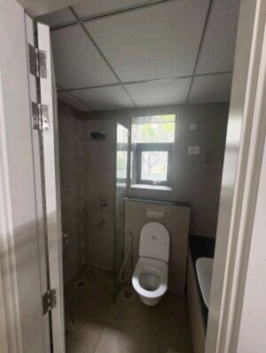 Bathroom in 3.5 BHK Builder Floor at Signature Global City 63A, Sector 63a – for Sale