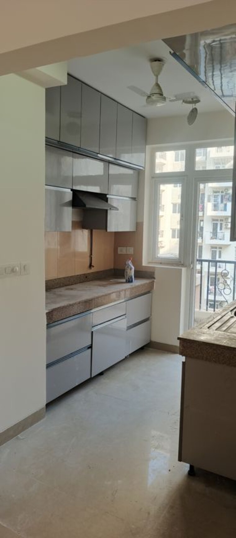 Kitchen, emaar-emerald-estate 2.5 Bedroom 1020 Sq.Ft. Apartment In Sector 65 Gurgaon 10692495